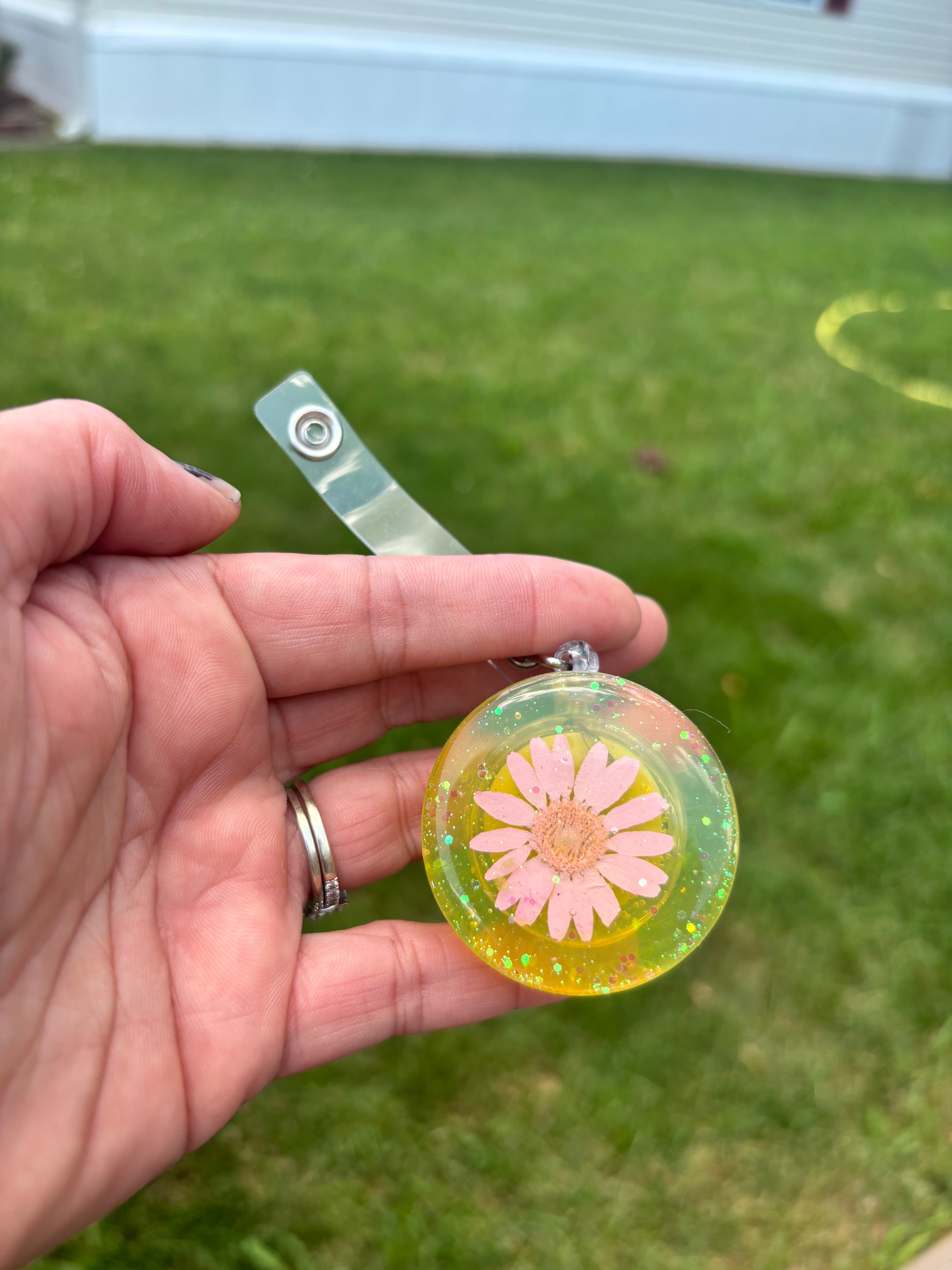 Sunrise Daisy Badge Reel