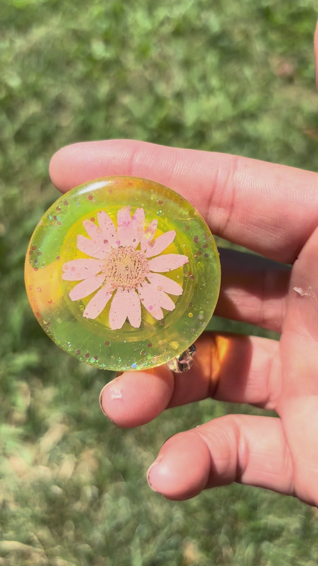 Sunrise Daisy Badge Reel