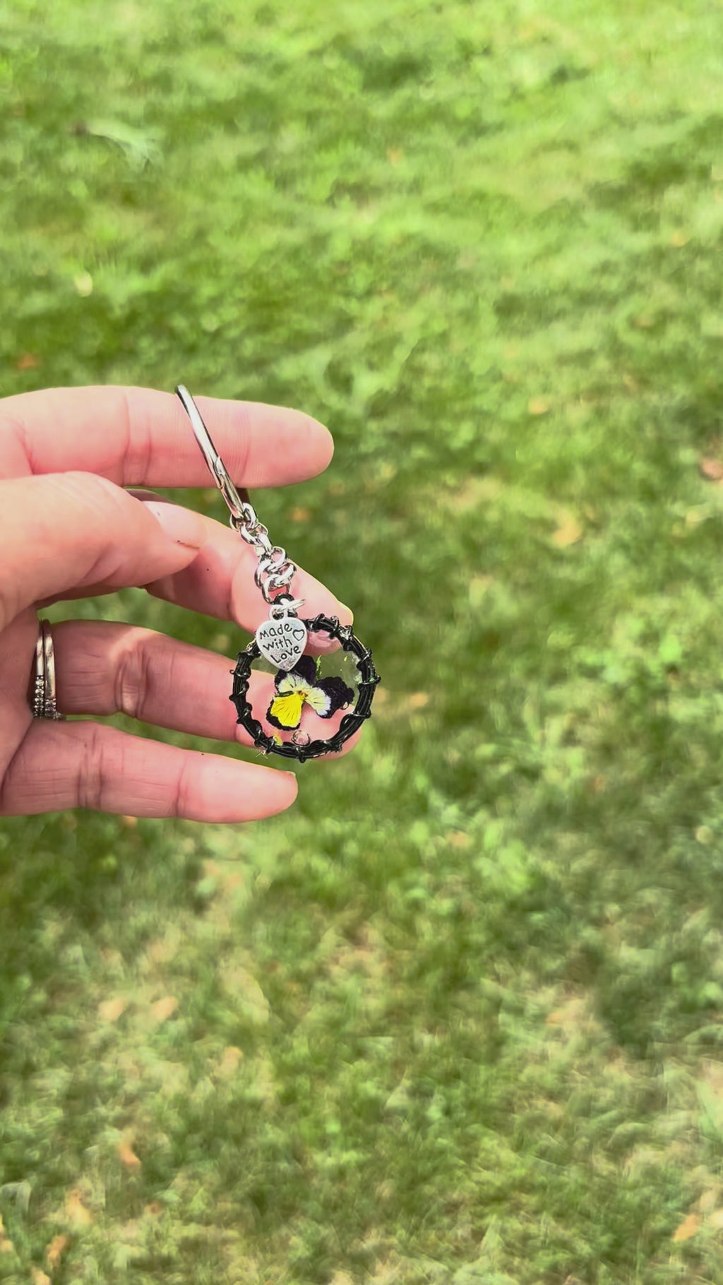 Viola Keeper Keychain – Real Pressed Flower