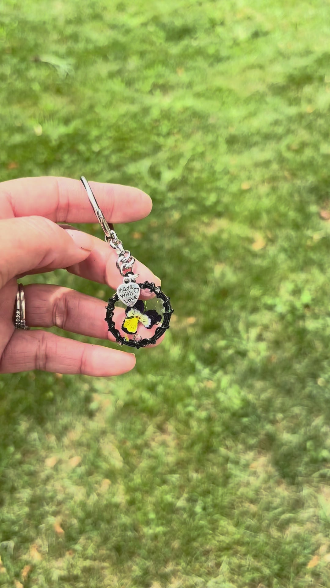 Viola Keeper Keychain – Real Pressed Flower